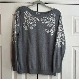 Rain & Rose Gray Floral Embroidered Sweater Size Medium